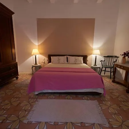 Nyaraló House Of Character In Valletta